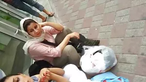 Pelayan wanita matang berawek merah awek memalingkan payudara untuk petua yang lebih cerita main bontot makcik besar