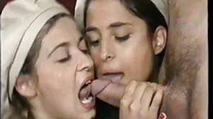 Pelacur remaja kecil Hannah bertemu dengan cerita lucah makcik kampung zakar gergasi