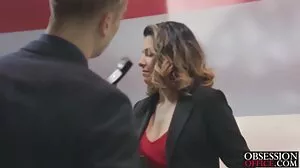 Reality Kings: Sialan Keldai Ginebra Bellucci di Atas Katil Bunga Mawar di cerita sex dengan makcik PornHD