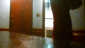 Pelayan wanita matang cerita sex makcik melayu berawek merah awek memalingkan payudara untuk petua yang lebih besar